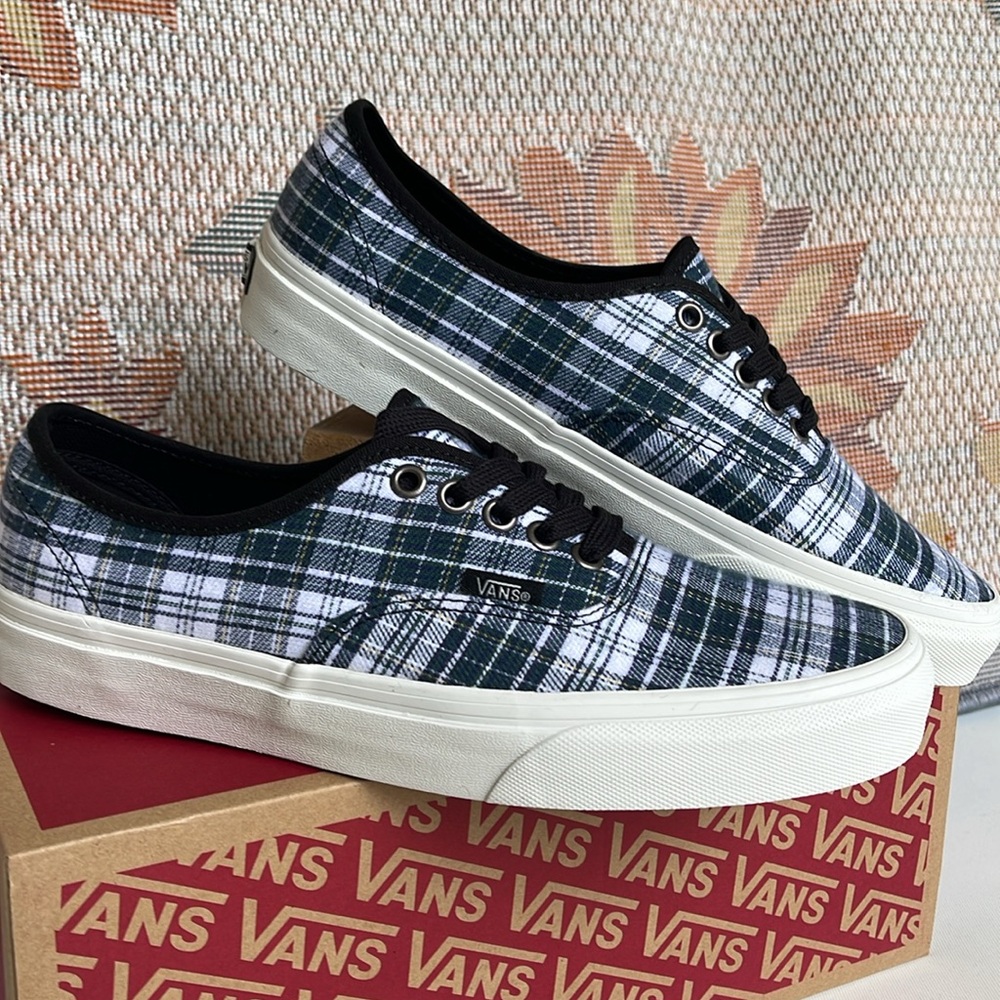 Vans WMNS Authentic
Grunge Plaid Multi
VN0009PVBMB
Sneakers - Picture 14 of 16